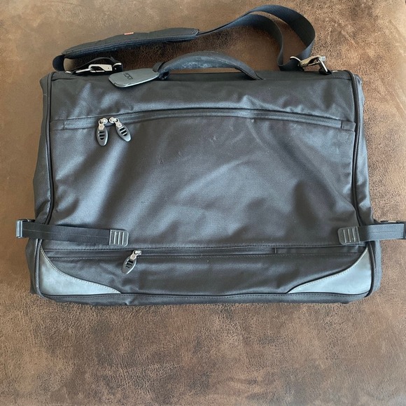 TUMI T-TECH Black Tri-Fold Carry On Garment Bag / Suitcase. - Picture 2 of 8